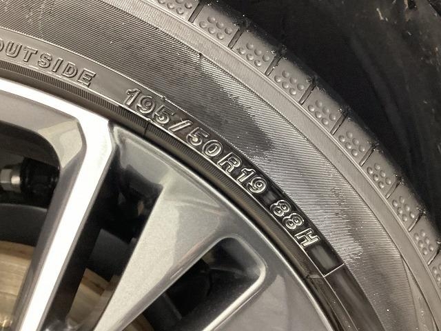 トヨタ プリウス10枚目