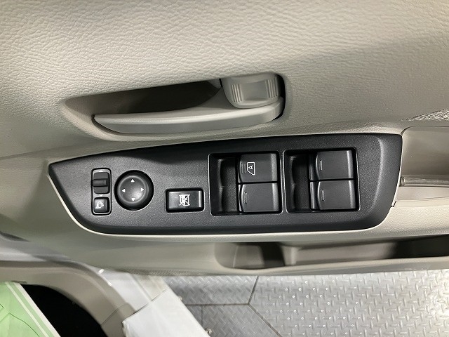 ニッサン ルークス10枚目