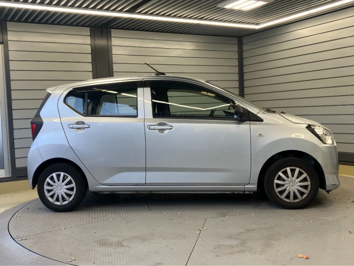 ダイハツ ミライース7枚目