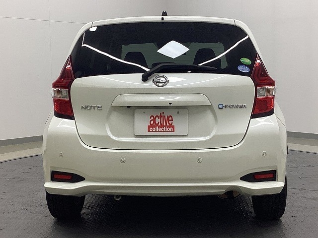 ニッサン ノート11枚目