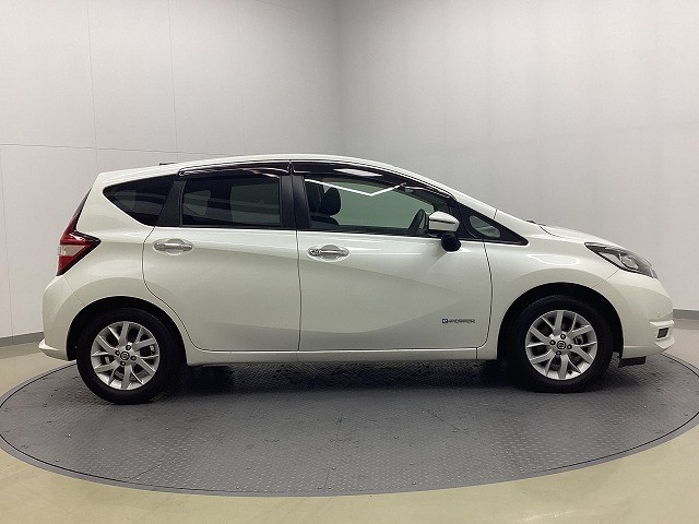 ニッサン ノート13枚目