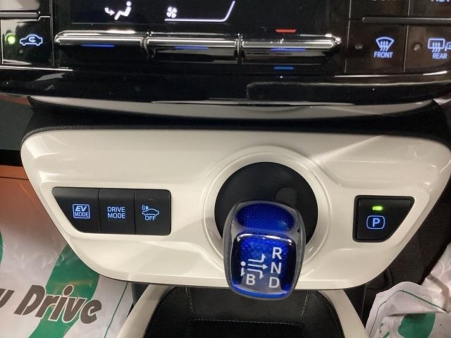 トヨタ プリウス30枚目