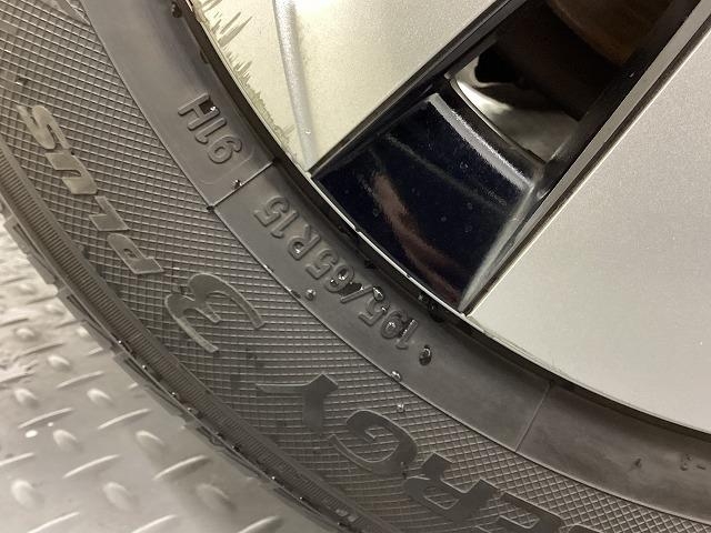 トヨタ プリウス10枚目